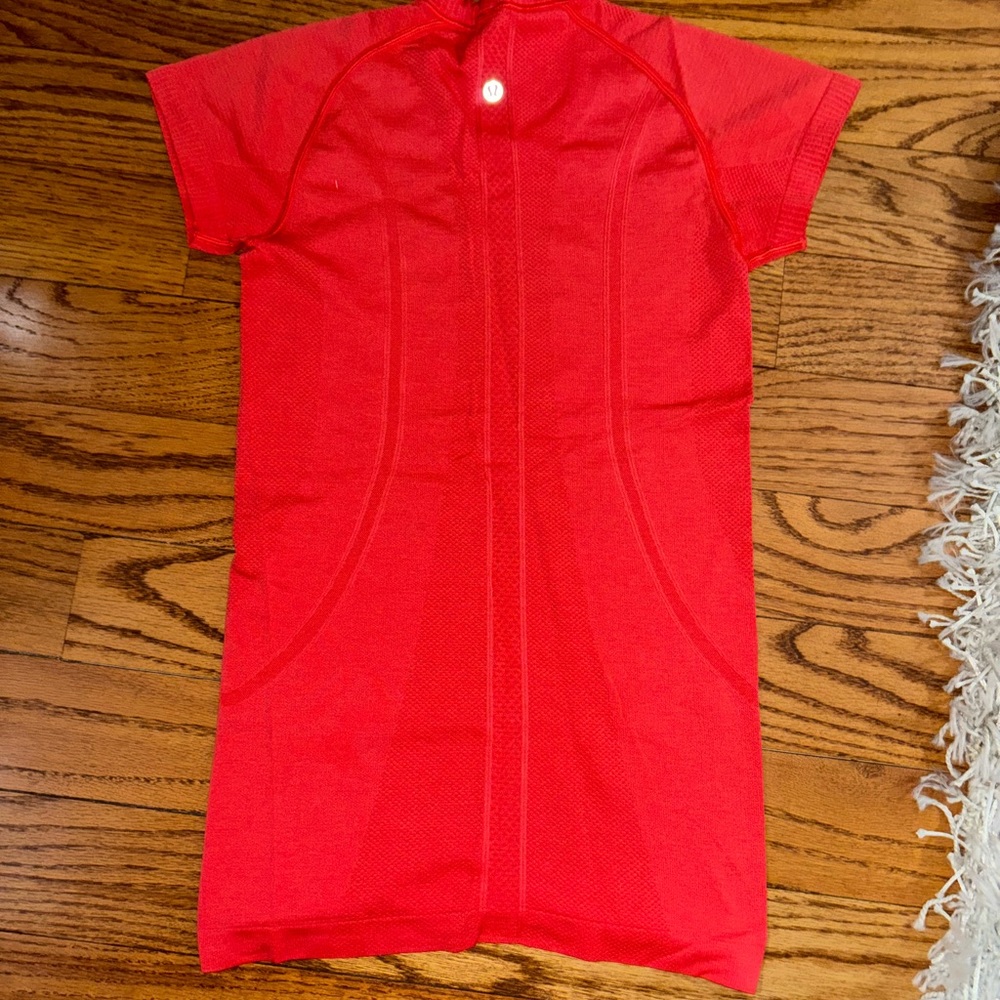 Lululemon Run: Swiftly Tech Short Sleeve Size 4